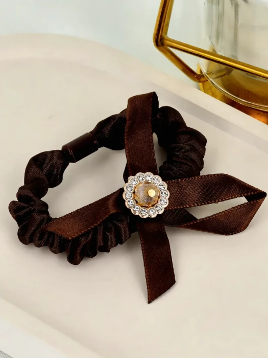 Elegancka gumka do włosów z kokardą i cyrkonową ozdobą