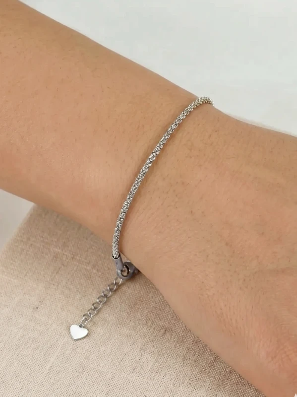 Srebrzysta bransoletka ze stali chirurgicznej o diamentowanym splocie