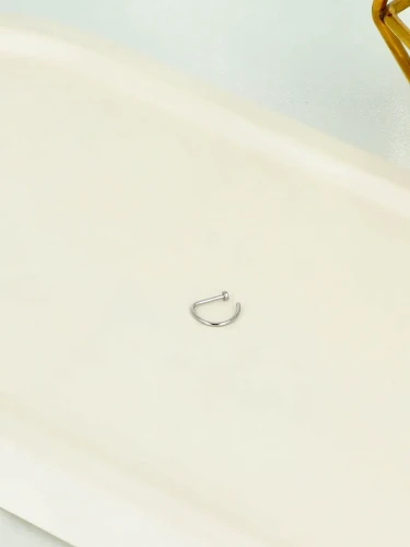 Przejdź do produktu Minimalistyczny kolczyk do piercingu typu D-ring ze stali chirurgicznej