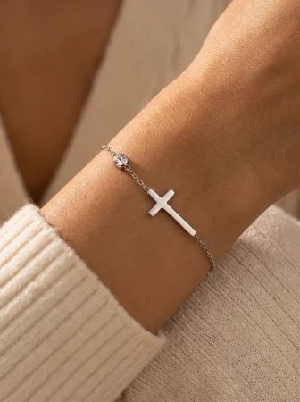 Bransoletka w srebrnym kolorze z krzyżykiem i cyrkonią ze stali